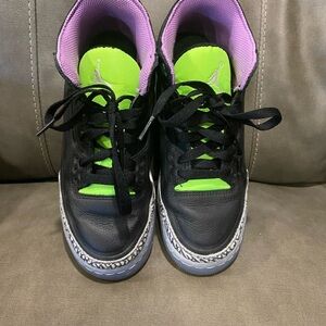 Jordan Black Green Sneakers with Signature Design